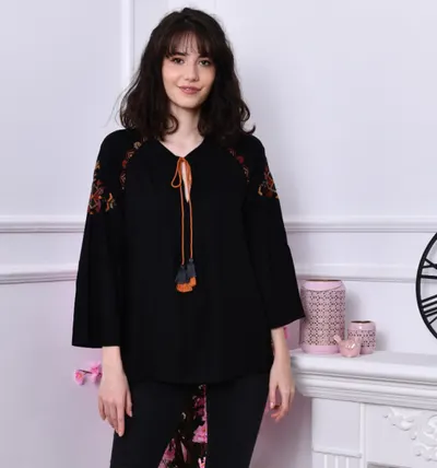 Bluza stilizata traditional cu broderie si ciucuri Clarita