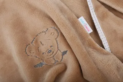 Paturica din plus pentru copii BabyMam, dimensiune 75 x 100 cm, model brodat Cappuccino Teddy Bear