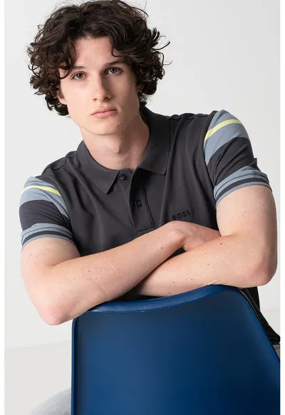 Tricou polo cu model in dungi contrastante - Albastru prafuit/Galben pal/Gri inchis
