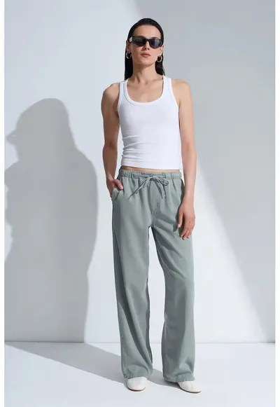 Blugi dama - cu talie medie - croiala larga - verde salvie - denim
