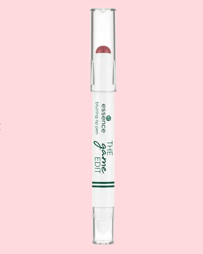 Essence THE game EDIT creion de buze cu efect de estompare