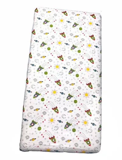 Cearsaf cu elastic roata 120x60 cm Aventura in cosmos
