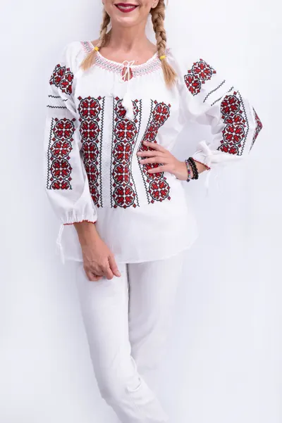 Ie Traditionala Ioana 3