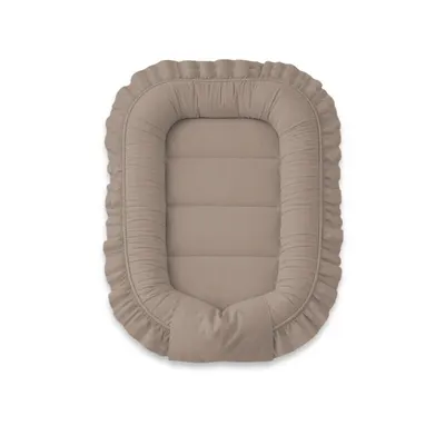Cosulet bebelus, MimiNu, Pentru dormit, Baby Nest 55 x 75 cm, Cu Volanase, Husa 100% bumbac, Din bumbac certificat Oeko Tex Standard 100, Colectia Royal, Mocha