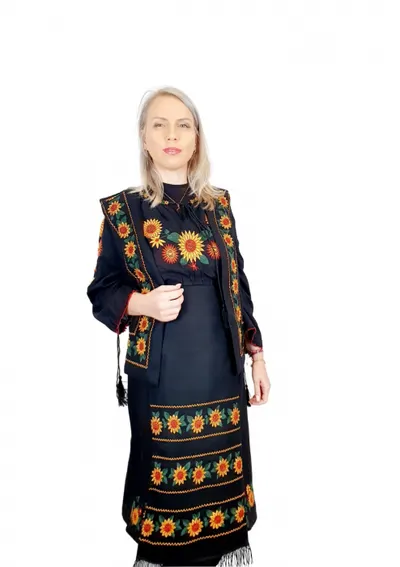 Costum Popular cu broderie traditionala - Prisilla