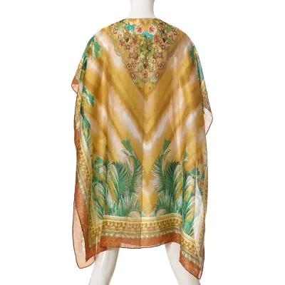 Poncho cu detalii florale in nuante maronii