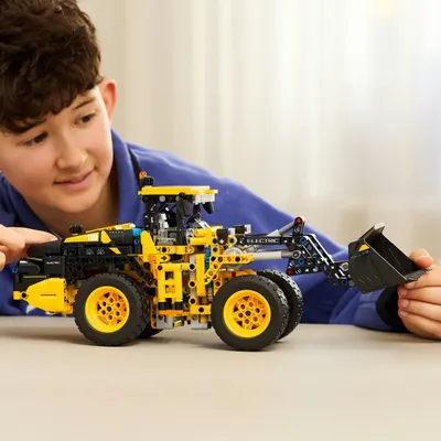 LEGO Technic - Incarcator Frontal Volvo L120 Electric (42209)