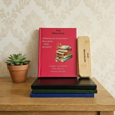 Cadou pentru Profesor - Agenda personalizata + set scris Bambo