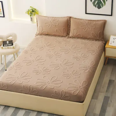 Cearsaf / Husa cu Elastic Cocolino 180x200cm si 2 fete de perna 50x70cm, Capuccino, flori embosate in relief