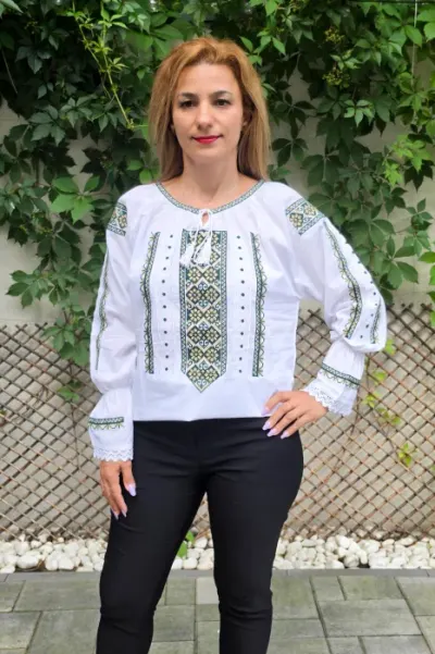 Ie Traditionala Laura 4