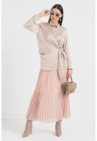 Bluza cu aspect de satin si fenta cu nasturi Majori - Bej