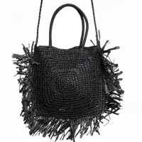 Geanta crossbody patrata mare, impletita cu franjuri mari decorative, neagra