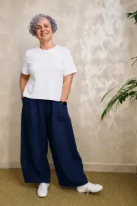 Pantaloni din in cu croiala ampla tip balon, bleumarin