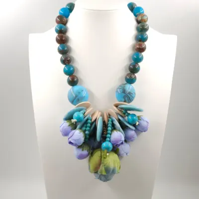 Colier statement cu flori decorative 3D si elemente turcoaz , design artistic