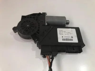 Motoras macara geam dreapta spate 7l0959704c Volkswagen Touareg (2002-2006)