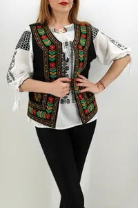 Vesta brodata cu model traditional Cerasela 2