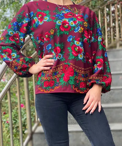 Bluza stilizata cu motive florale Sanziana 13