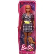 Papusa Barbie cu rochie tip blazer roz in carouri, Barbie