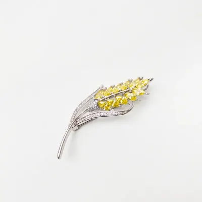 Brosa pandant placata cu argint si pietricele de cubic zirconia, spic de grau, simbolul abundentei