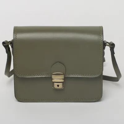 Geanta crossbody kaki din piele naturala, tip postas