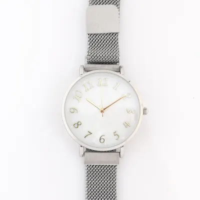 Ceas elegant cu bratara metalica argintie si cadran alb perlat