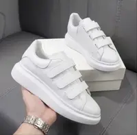 Adidasi barbati casual albi cu arici XO