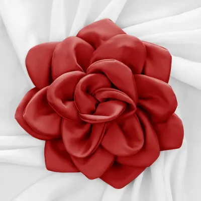 Brosa floare rosu inchis satinata cu diametru de 25 cm, cu clips pentru par