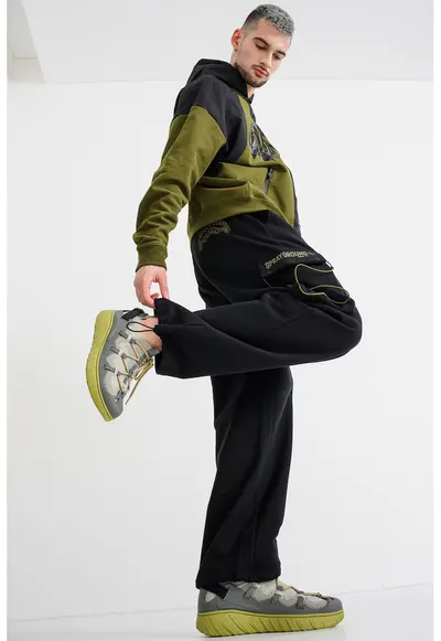 Pantaloni de trening cu buzunare cargo Unleash The Shark - Negru