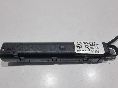 Amplificator antena 5M0035577F Volkswagen Golf 5 Plus (2004-2008)
