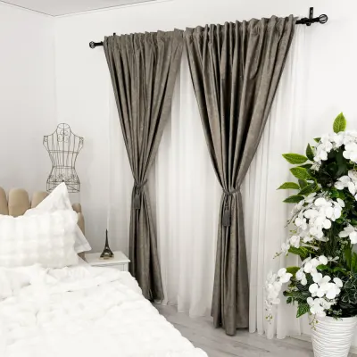 Set 2 Draperii Catifea cu insertii metalizate, Gri cenusiu - V31, 140cm latime x 260cm inaltime, cu tiv lat pt bara