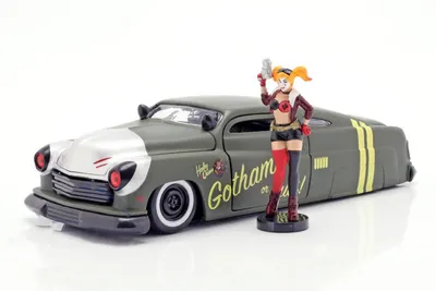 Macheta - DC Bombshells 1951 Mercury Harley Quinn 1:24