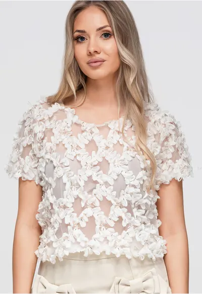 Bluza dama scurta cu aplicatii florale si decolteu rotund OW-TS-E0062 - Bej