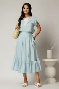 Compleu bleu de vara din rayon din fusta si bluza cu aplicatie pe bust