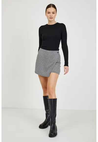 Fusta-pantalon cu model si croiala petrecuta - Alb/Negru