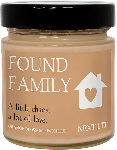 Lumânare parfumată Next Lit Burning Tropes - Found Family, 180 g