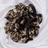Brosa animal print negru-auriu metalizat, floare cu diametru de 15 cm, cu clips pentru par