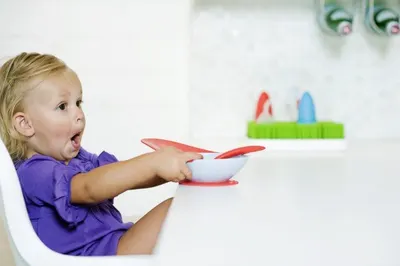 Castron cu ventuza si sistem antistropire vernil+navy Boon Catch Bowl