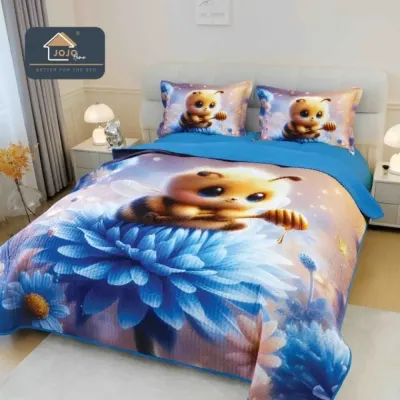Cuvertura Matlasata, Bumbac Finet, cu Imprimeu 5D, 220x240cm + 2 fete de perna 50x70cm, Bleu, Albinuta