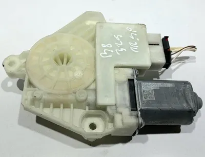 Motoras macara geam dreapta spate 5Q4959811E Volkswagen Passat B8 (2014-2019)
