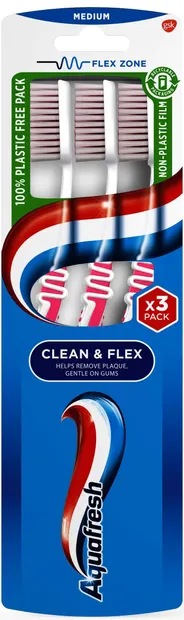 Aquafresh Periuţă de dinţi Clean & Flex, Trio pack