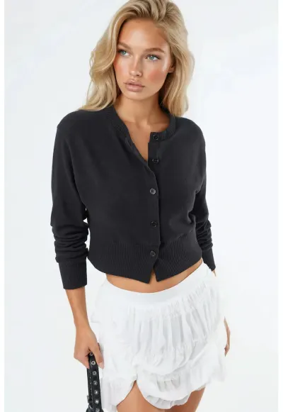 Pulovera scurt casual neagra - poliester si elastan - cu nasturi si guler rotund - pentru femei