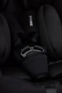Scoica auto Zeno i-size Hamilton black