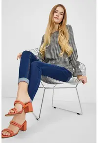 Bluza cu decolteu rotund si model - Alb/Negru