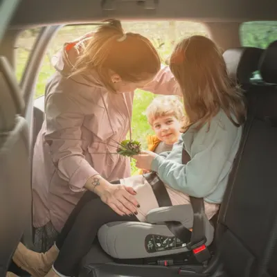 Inaltator auto pentru copii PetiteMars Optimus Pro Bej i-Size, cu isofix, 125-150 cm, 22-36 kg, forma ergonomica, husa detasabila