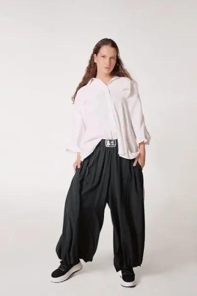 Camasa alba oversize cu maneci fluture si volane pe spate