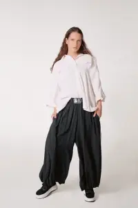 Camasa alba oversize cu maneci fluture si volane pe spate