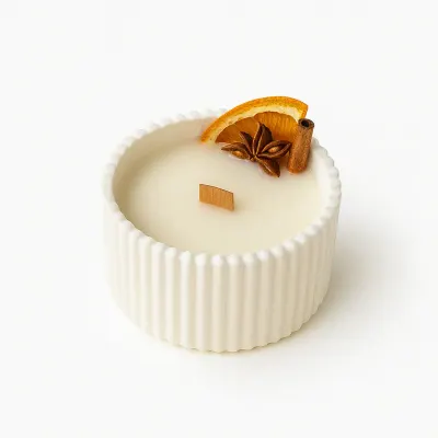 Lumânare de Crăciun din soia cu fitil din lemn – vas ceramic 8 cm - Cosy Christmas – Portocală & Scorțișoară