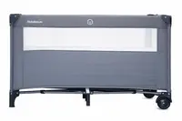 Patut pliabil pentru copii Nichiduta Grey, laterala culisanta, doua nivele, cadru din otel, material poliester 210D, roti cu frana, buzunar lateral, dimensiune 125 x 65 x 77 cm, geanta de transport inclusa