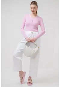 Pulover slim fit cu decolteu in V si aspect striat Imola - Lila