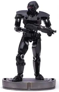 Statuetă Iron Studios Television: The Mandalorian - Dark Trooper, 24 cm